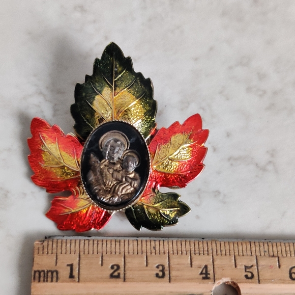 Vintage Leaf Lapel Pin w/St.Joseph medal - Picture 4 of 9